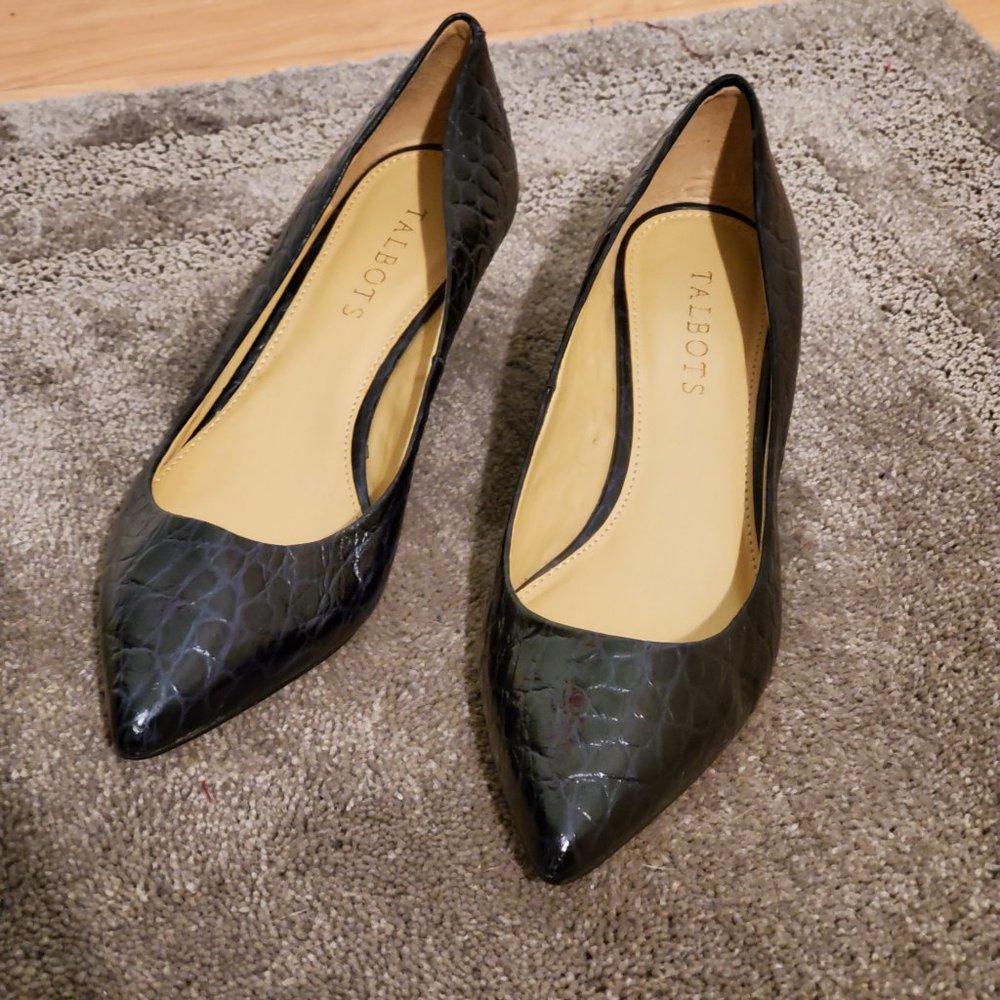 TALBOTS SNAKE SKIN PATTERN LEATHER 7N WEDGE PUMPS